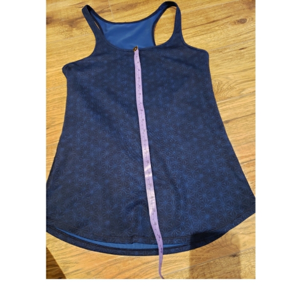 Lululemon tank 6 or 8 - Picture 2 of 5